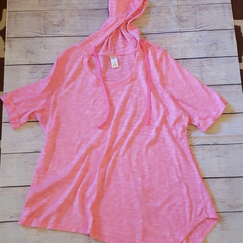 Pink short sleeve top with hood